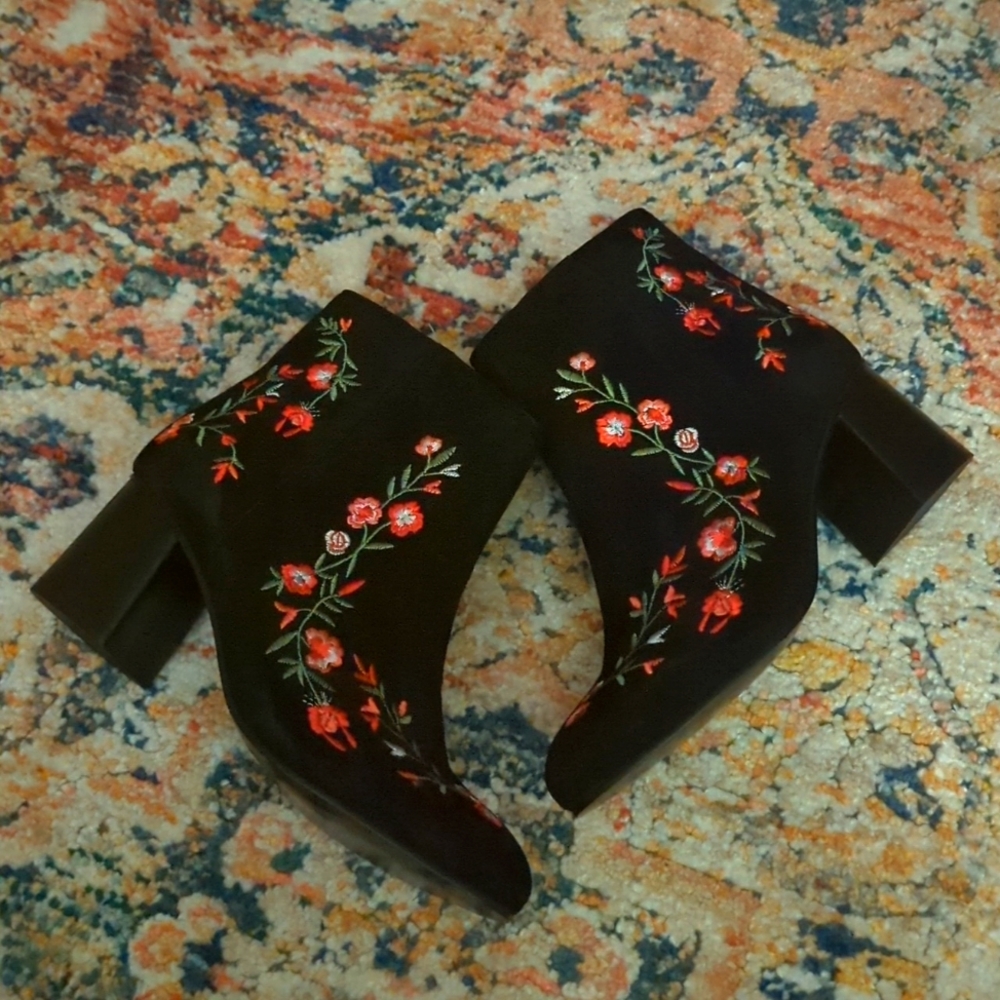 NWOT Calliso of California Veronaa Ankle Bootie
